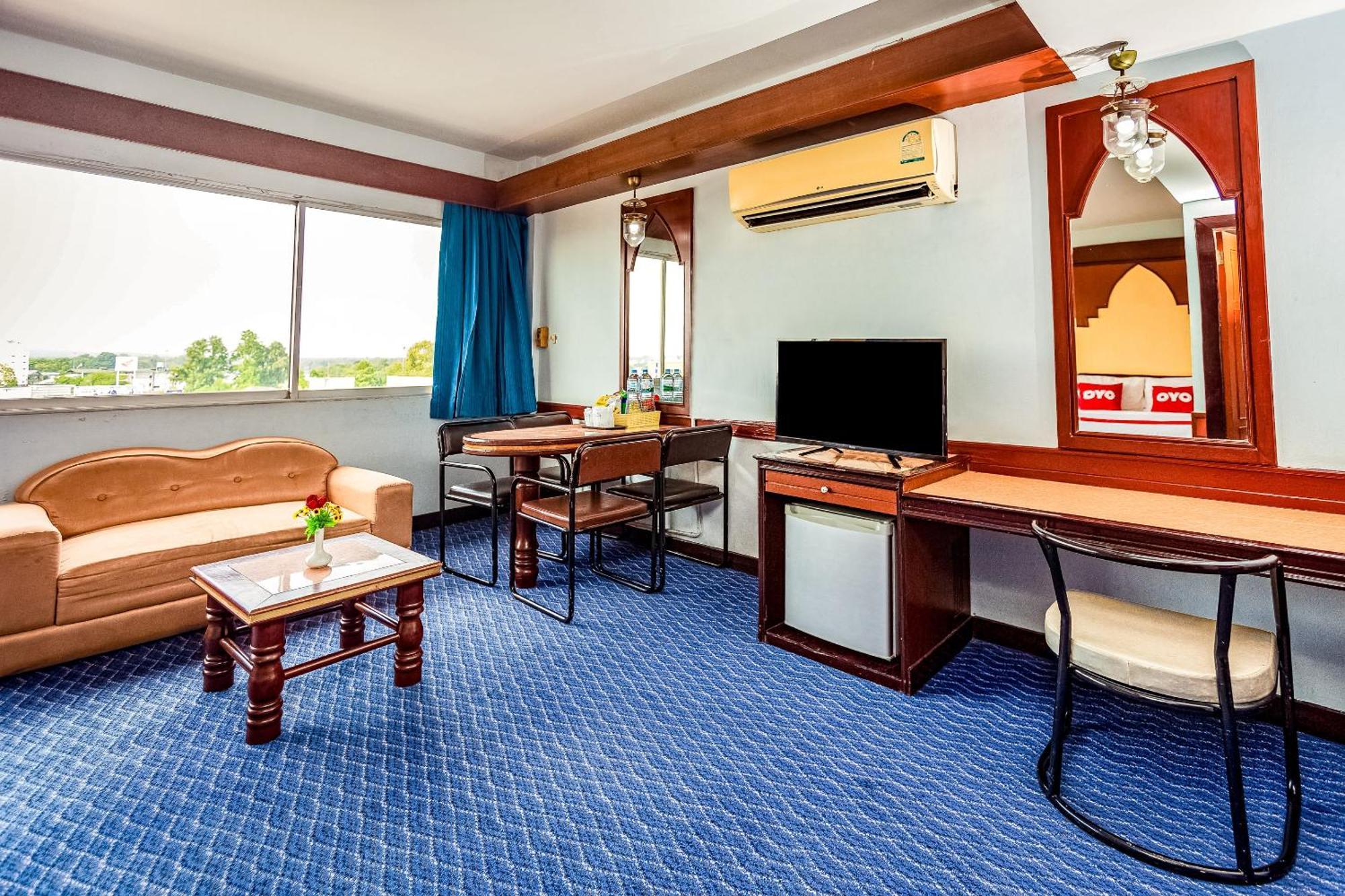 Oyo 441 Grand Thara Hotel Surat Thani Extérieur photo