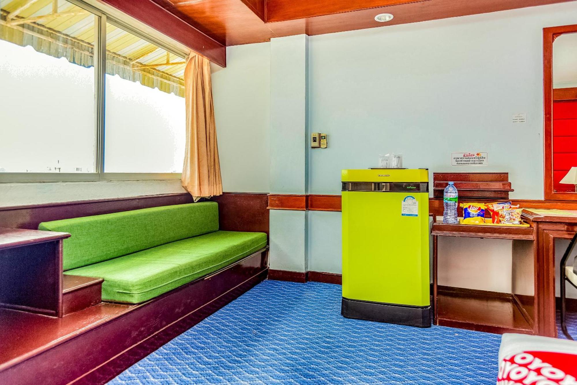 Oyo 441 Grand Thara Hotel Surat Thani Extérieur photo
