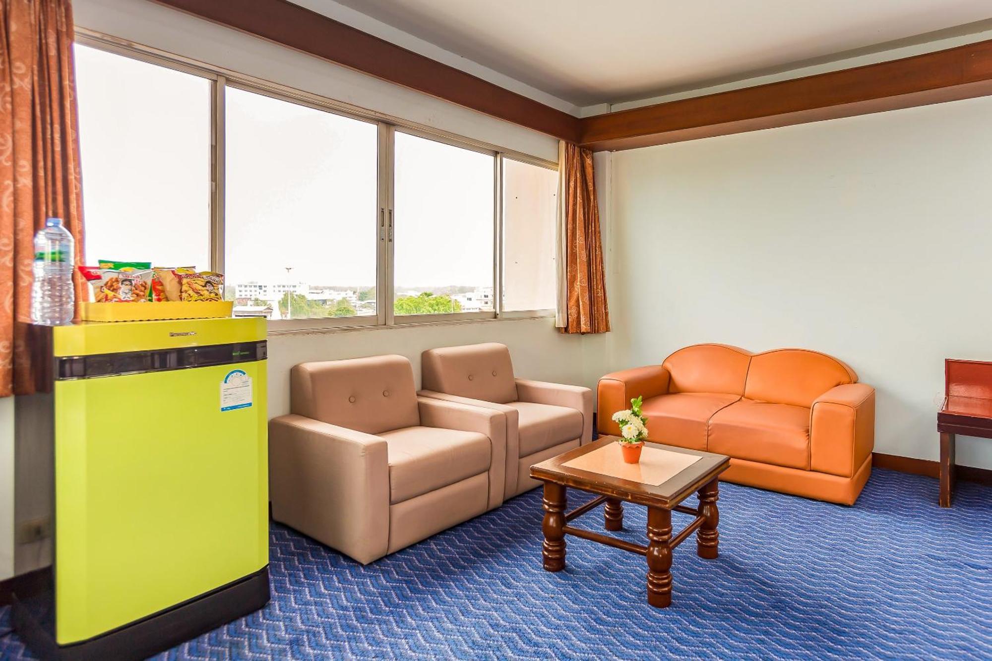 Oyo 441 Grand Thara Hotel Surat Thani Extérieur photo