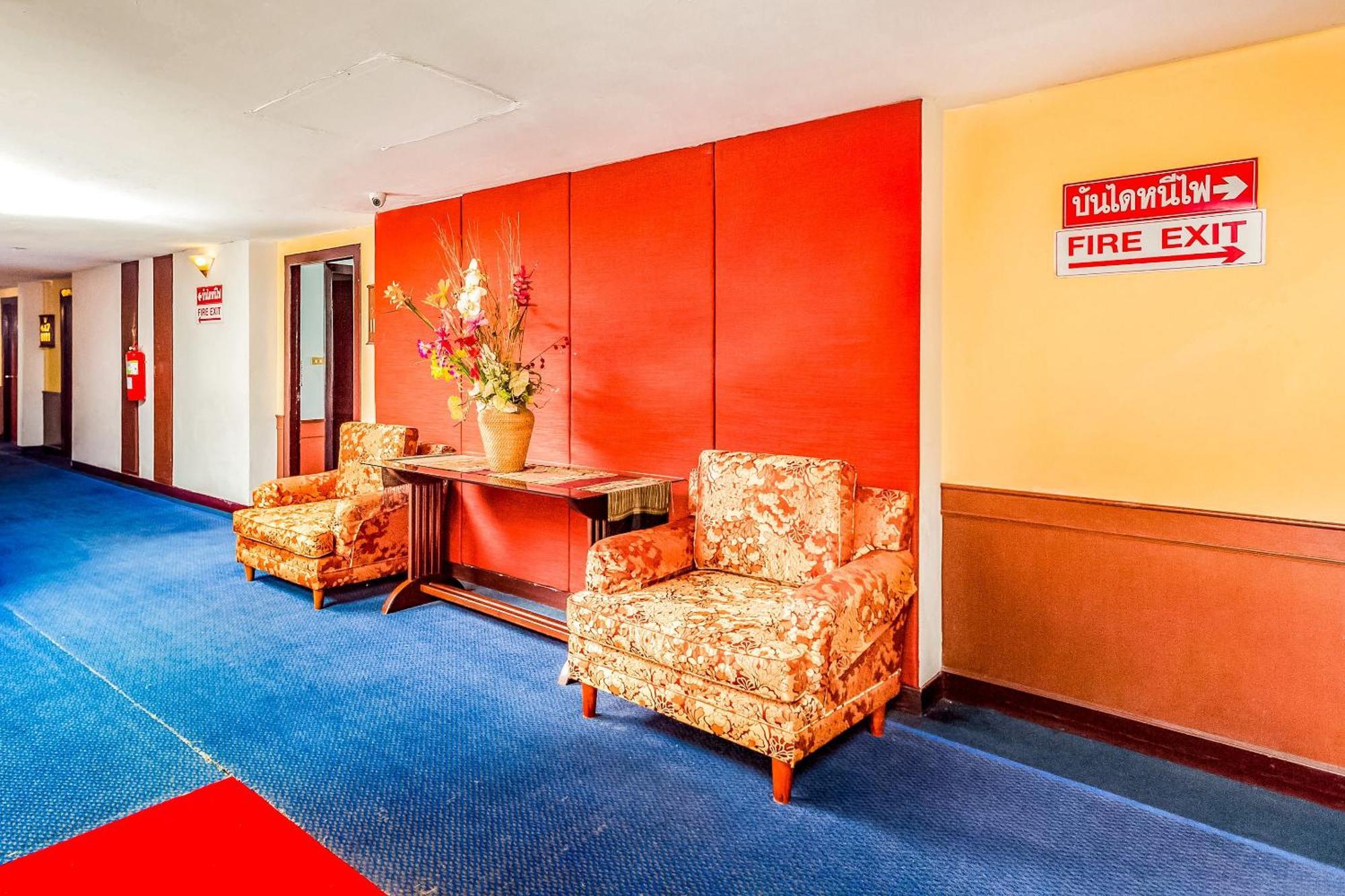 Oyo 441 Grand Thara Hotel Surat Thani Extérieur photo