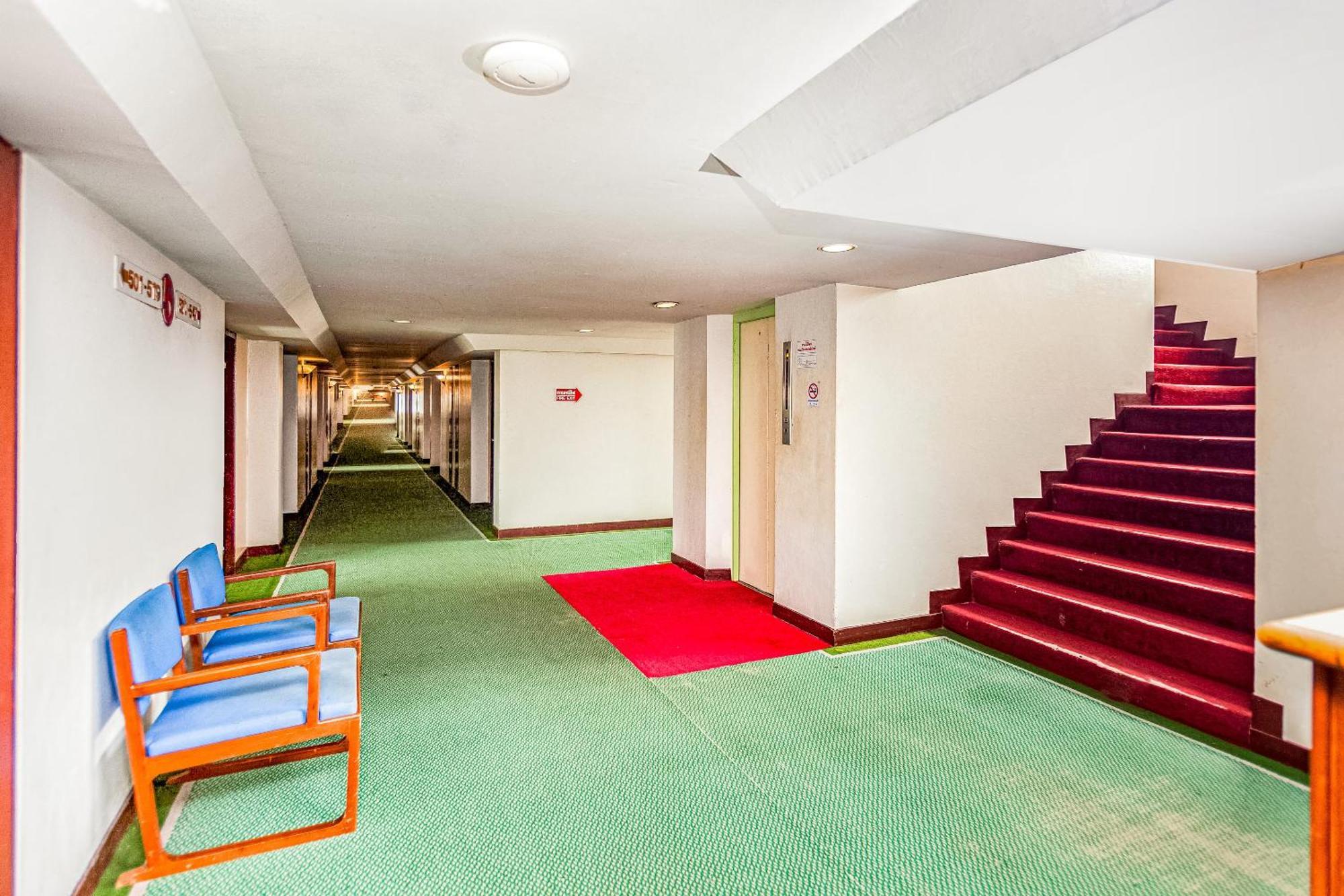 Oyo 441 Grand Thara Hotel Surat Thani Extérieur photo