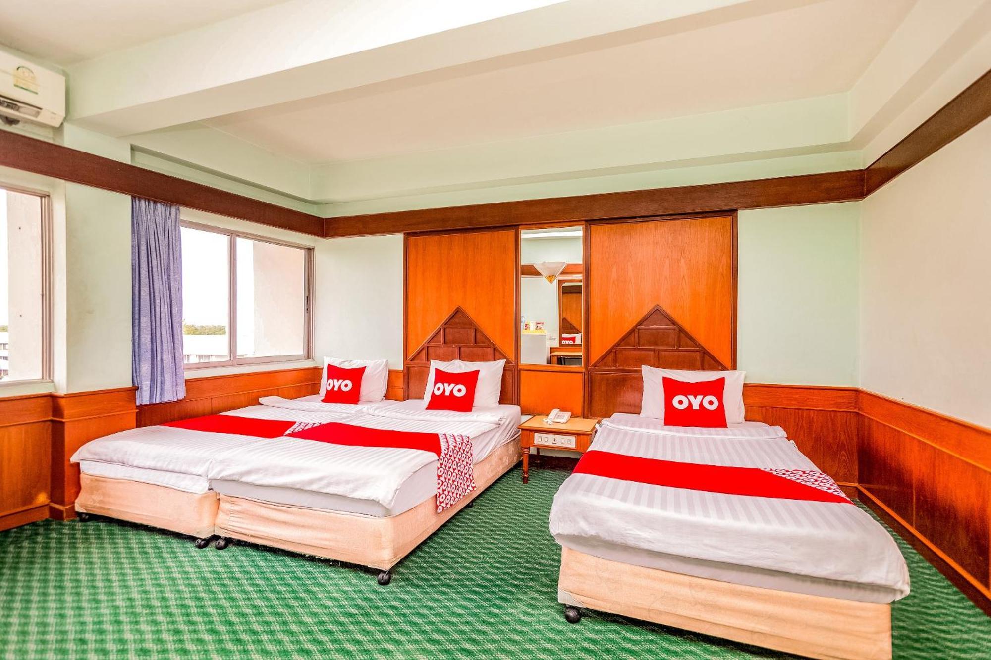 Oyo 441 Grand Thara Hotel Surat Thani Extérieur photo