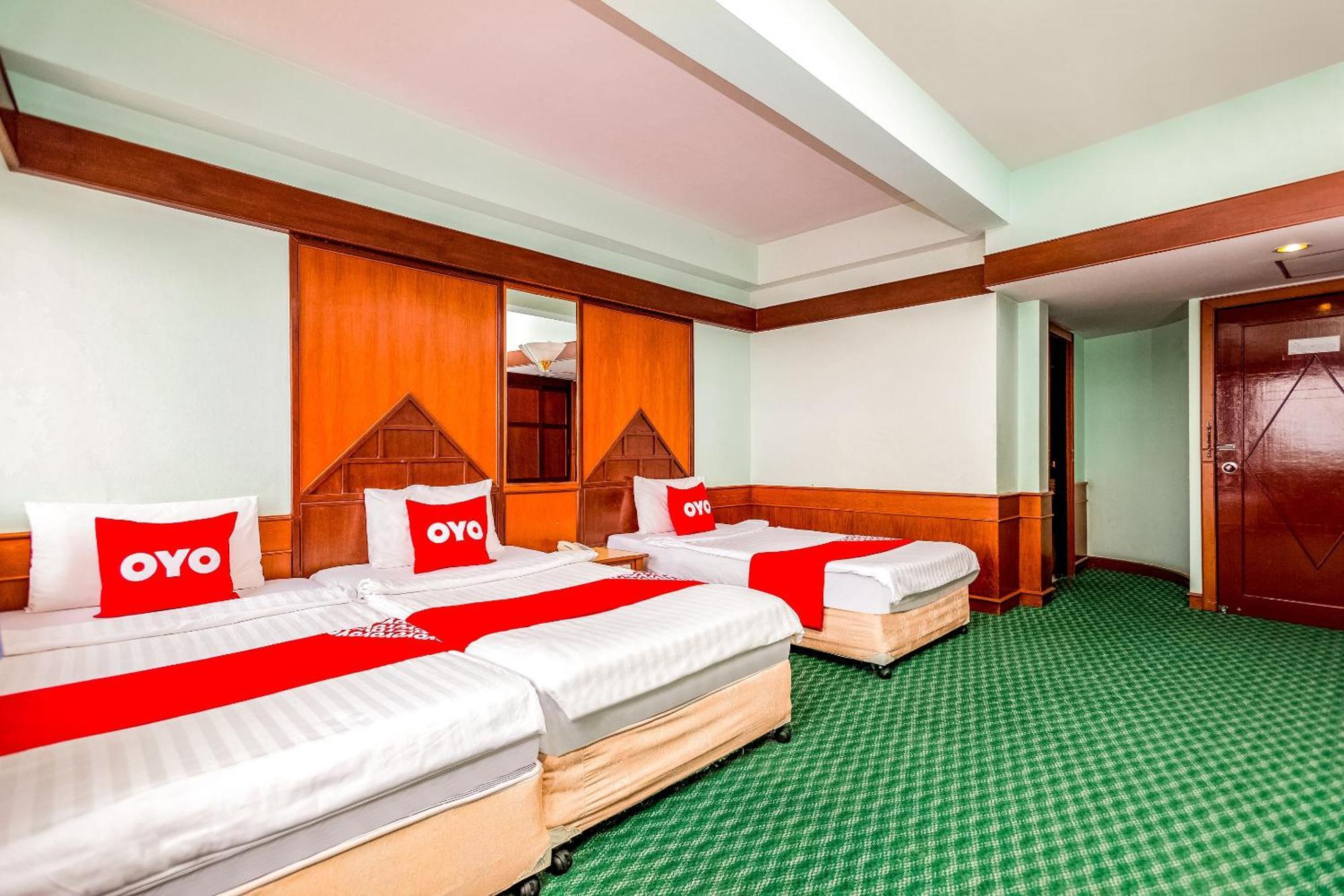 Oyo 441 Grand Thara Hotel Surat Thani Extérieur photo