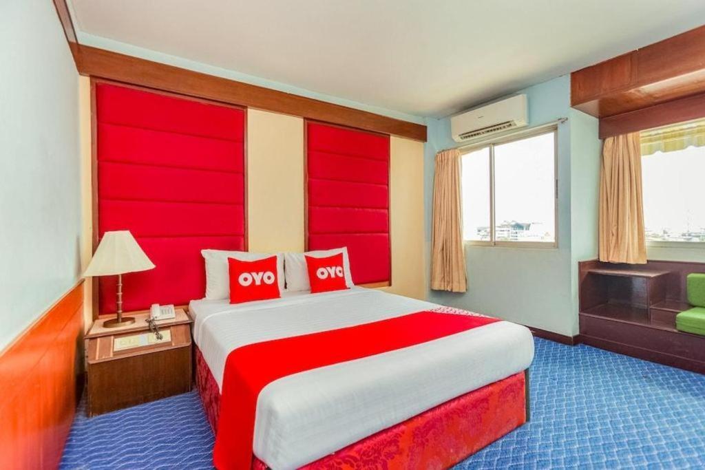 Oyo 441 Grand Thara Hotel Surat Thani Extérieur photo