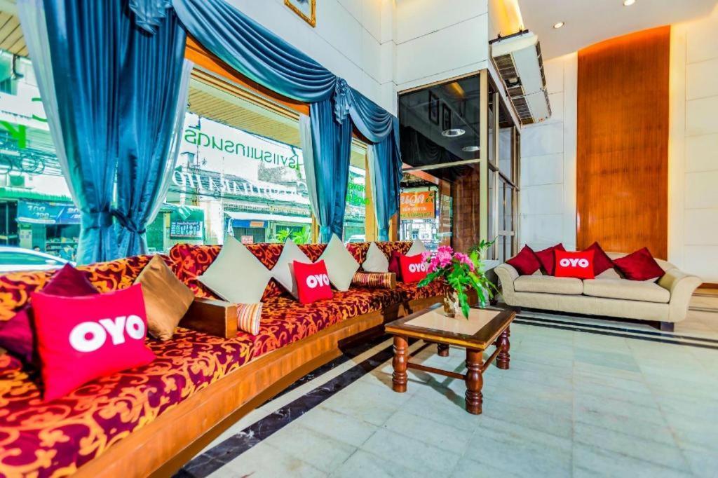 Oyo 441 Grand Thara Hotel Surat Thani Extérieur photo