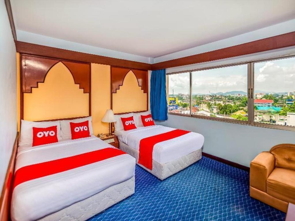 Oyo 441 Grand Thara Hotel Surat Thani Extérieur photo