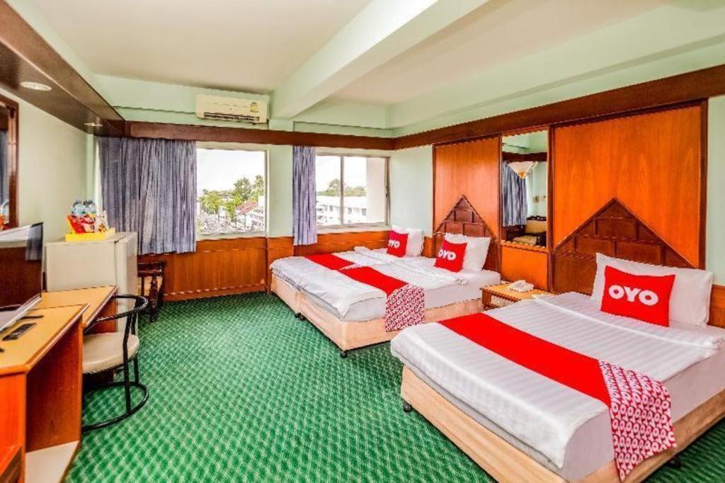 Oyo 441 Grand Thara Hotel Surat Thani Extérieur photo