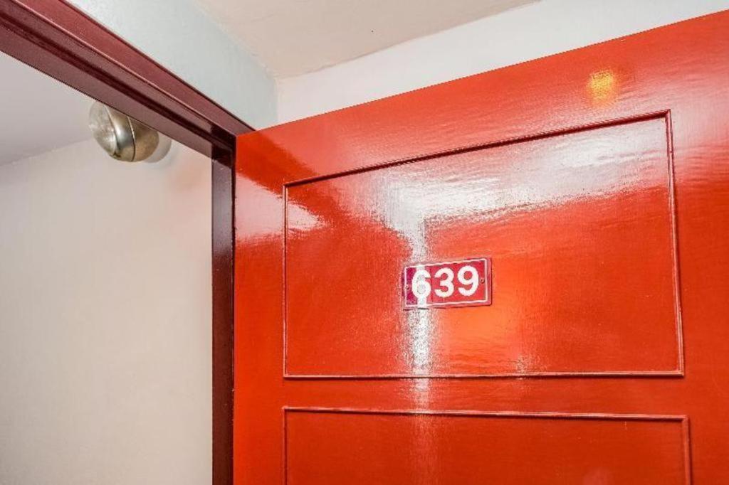 Oyo 441 Grand Thara Hotel Surat Thani Extérieur photo