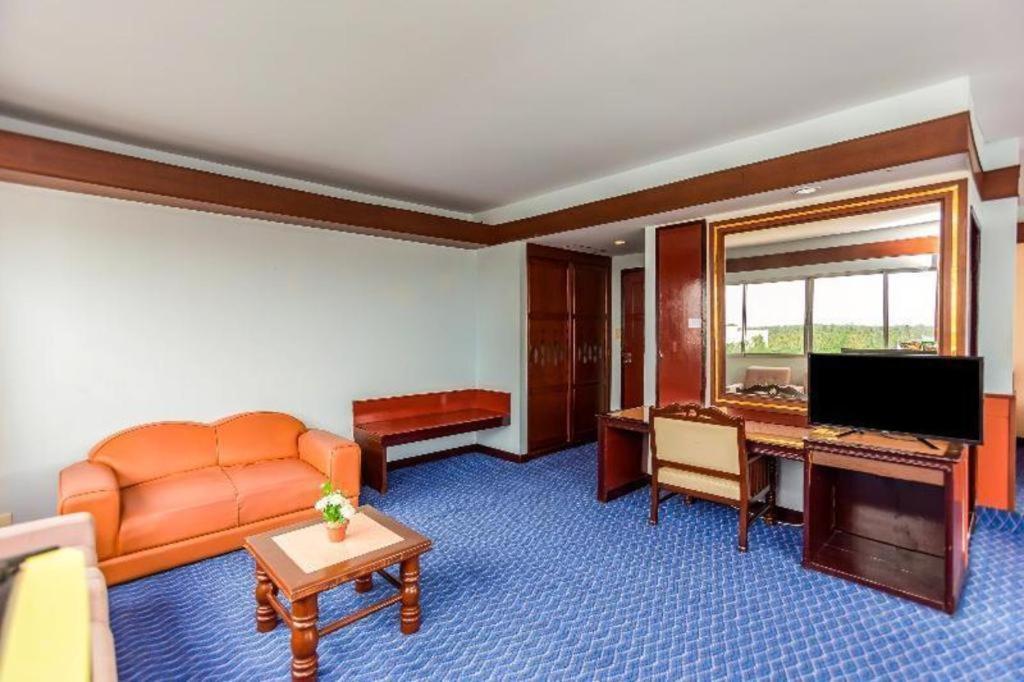 Oyo 441 Grand Thara Hotel Surat Thani Extérieur photo