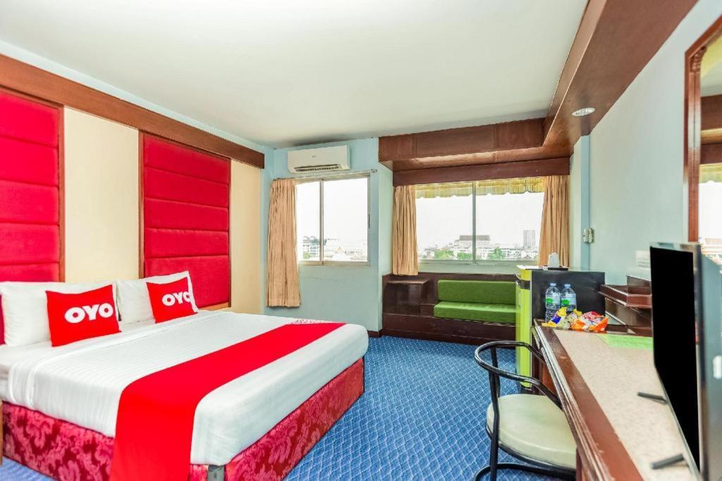 Oyo 441 Grand Thara Hotel Surat Thani Extérieur photo