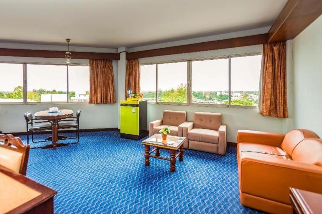 Oyo 441 Grand Thara Hotel Surat Thani Extérieur photo