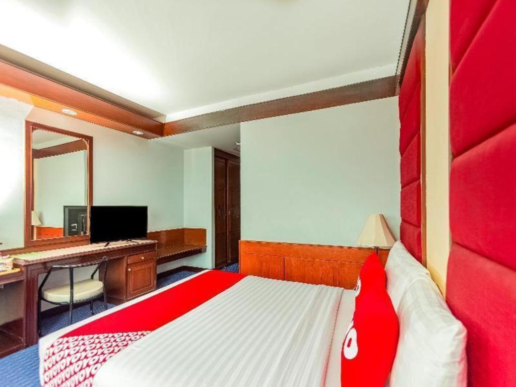 Oyo 441 Grand Thara Hotel Surat Thani Extérieur photo