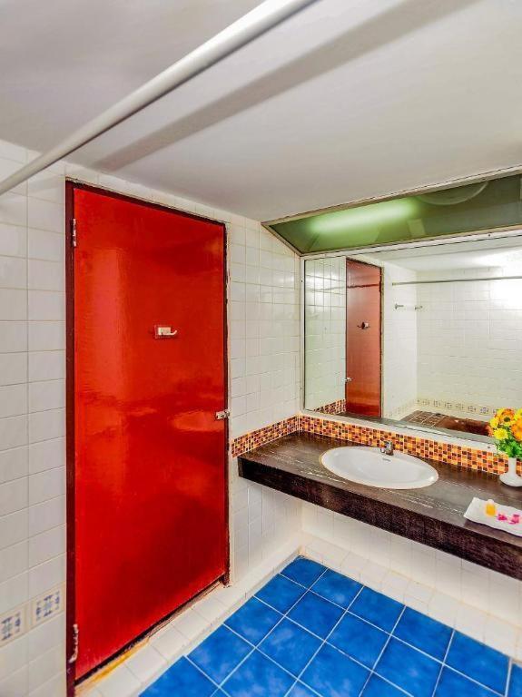Oyo 441 Grand Thara Hotel Surat Thani Extérieur photo
